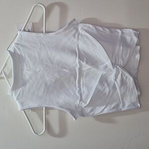 NWT DYNAMIC STRETCHY CROP TOP